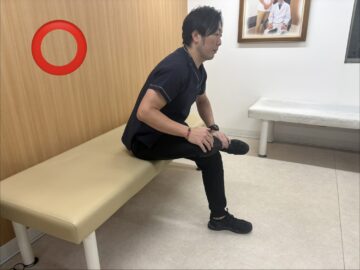 【デスクワークの方へ】座っている時に出来るストレッチとエクササイズの画像